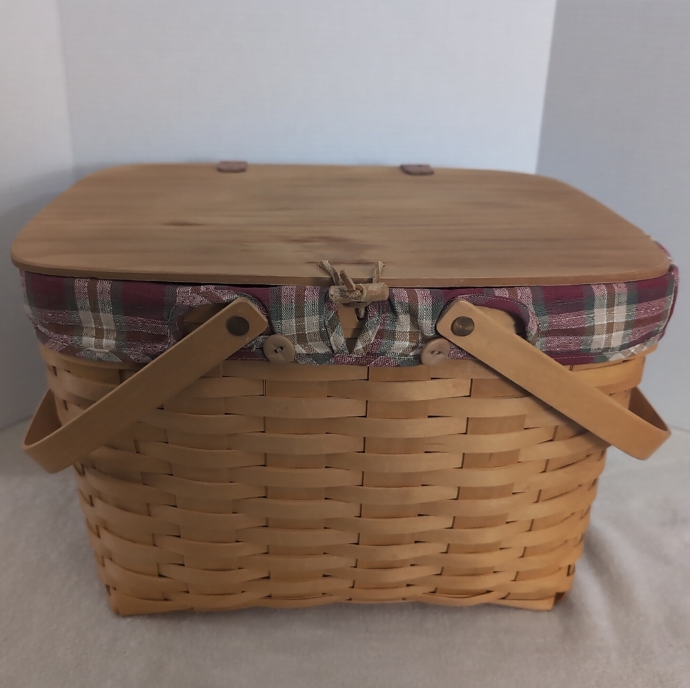 Longaberger 2002 Large Picnic Basket with Plaid Liner & Protector